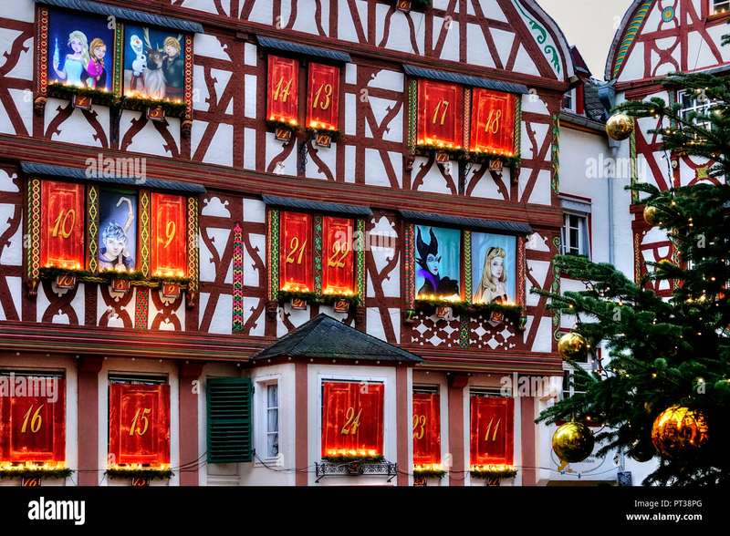 Crafting Munich's Handmade Advent Calendars: Artisans at Work