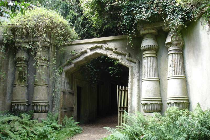The Haunting of Highgate: Legends from England's Eerie Village