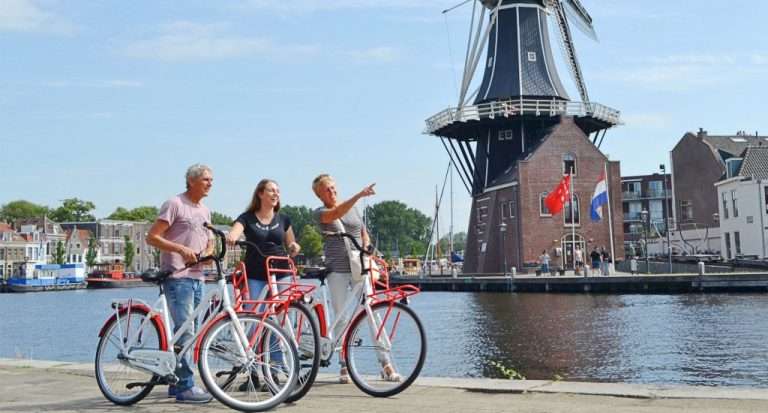 Cycling Haarlem's Canals: A Unique Dutch Experience