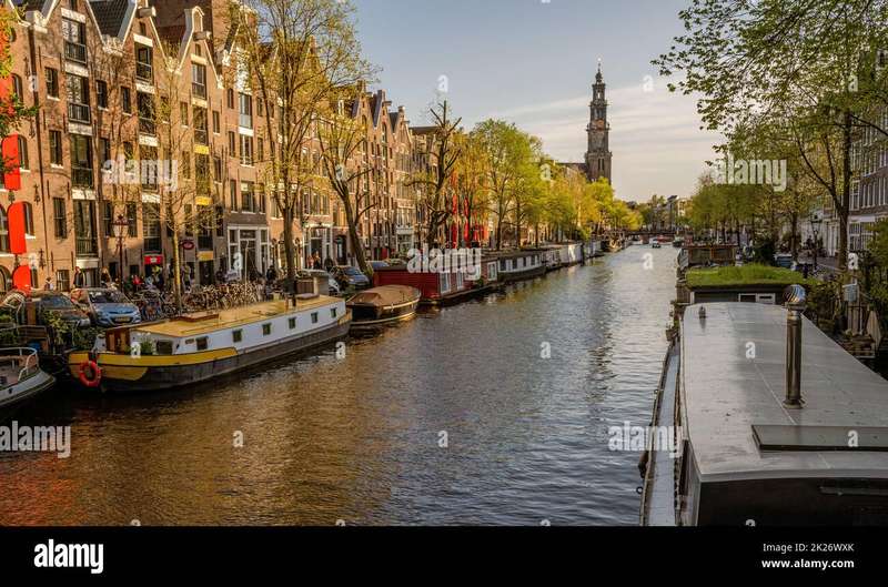 Exploring Amsterdam's Canal Belt: Architecture and Modern Uses