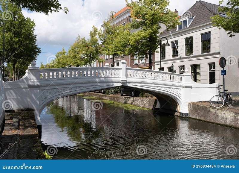 Exploring Delft's Historic Bridges and Their Hidden Stories