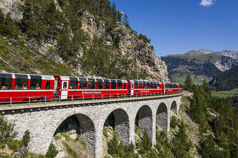 Capturing Seasonal Colors on Switzerland's Bernina Express