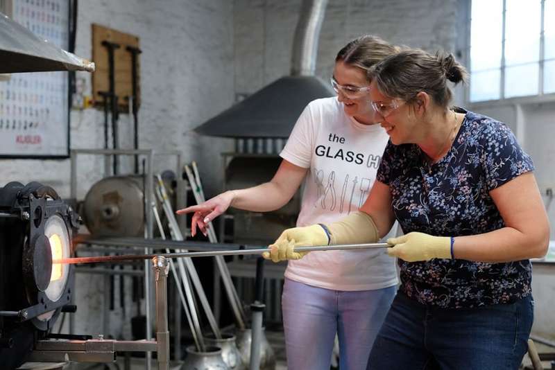Glass-Blown Snowflakes: Crafting Timeless Christmas Joy in Thuringia