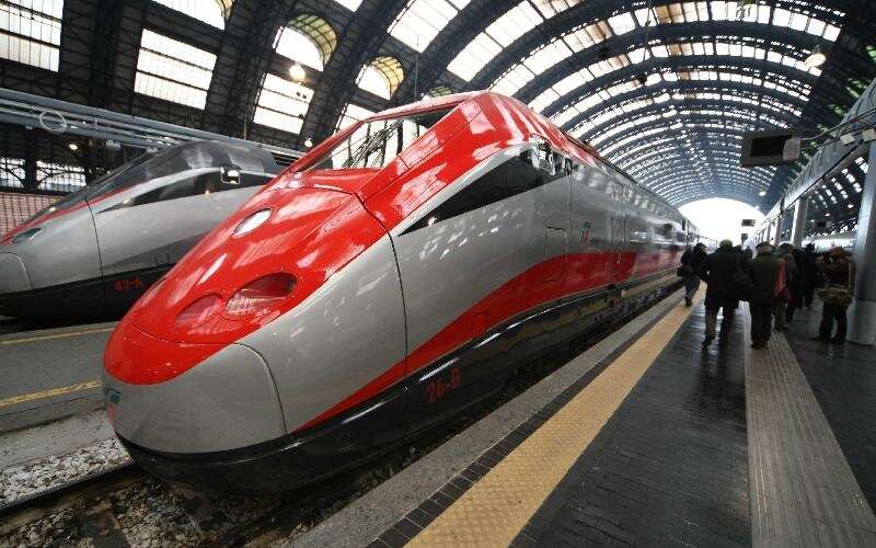 Scenic Train Routes from Barcelona to Rome with Sea Views