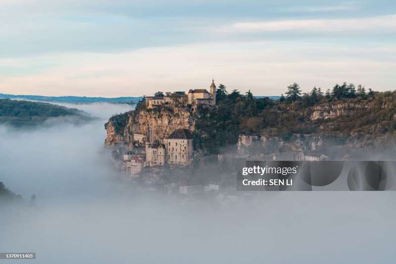 Exploring Rocamadour's Untrodden Trails for Birdwatching