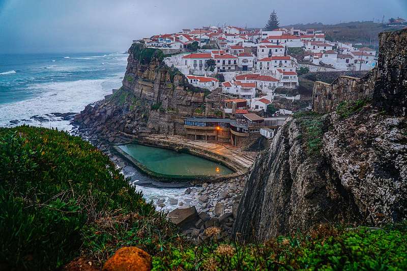 Exploring Azenhas do Mar: A Tranquil Seaside Village Near Lisbon