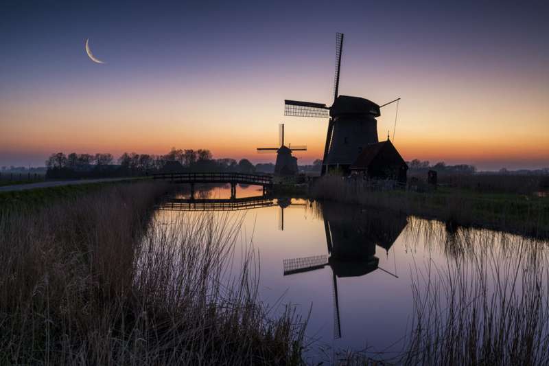Photographing Frozen Windmills: Best Angles for Winter Tours