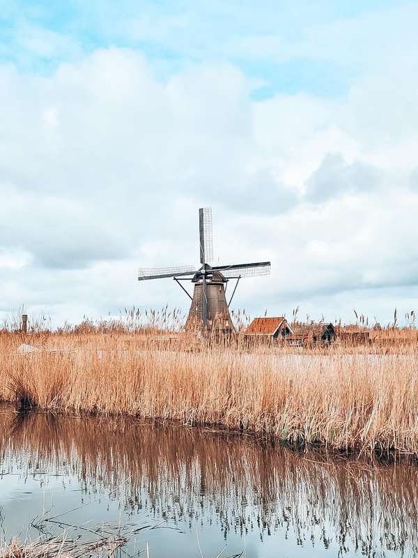 Photographing Kinderdijk Windmills: Winter Light and Techniques