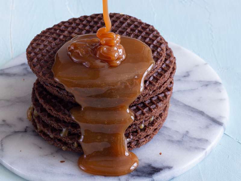 Selecting the Best Stroopwafel at Dutch Winter Markets