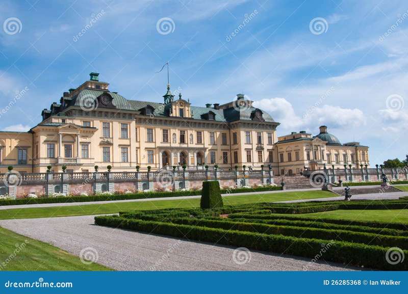 Drottningholm Palace: Northern Lights Illuminate Swedish History