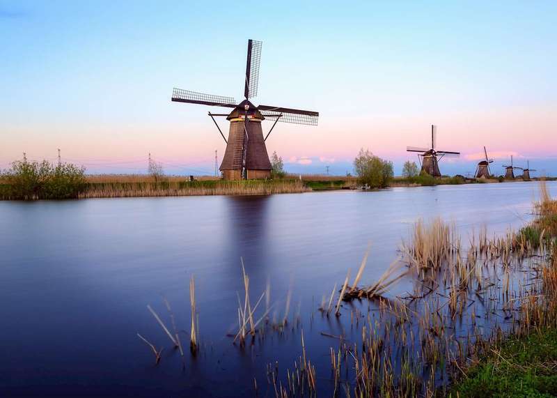 Exploring Kinderdijk's Windmills: A Winter Weekend Itinerary
