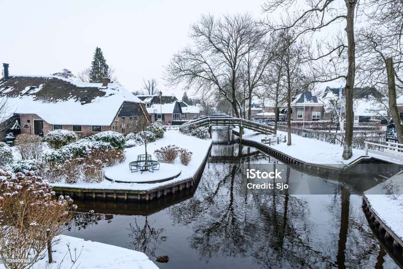 Winter Nights in Giethoorn: A Dutch Village's Unique Glow