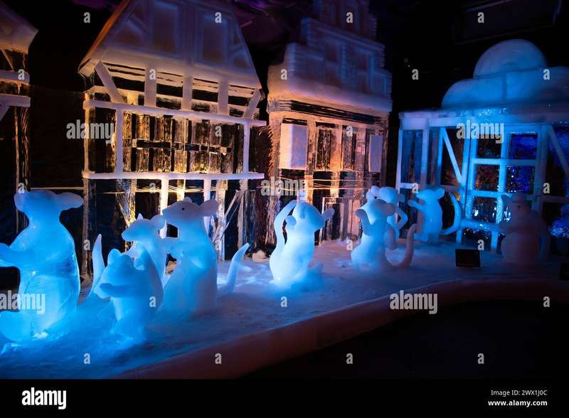 Amsterdam's Ice Sculptures: Crafting Art in Frozen Canals