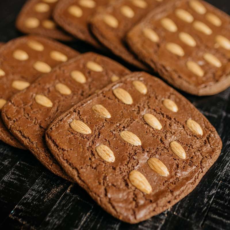 Crafting the Perfect Speculaas: Traditional Dutch Recipes and Spice Blends Revealed