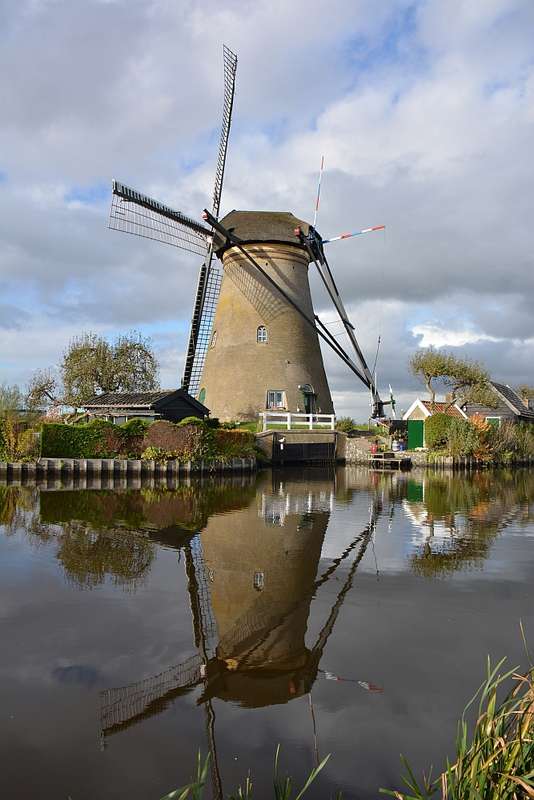 Skating at Kinderdijk: A Unique Winter Tradition